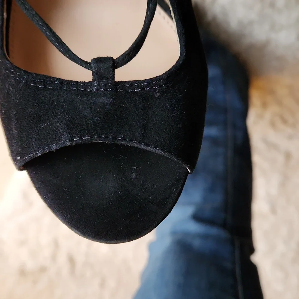 VINCE CAMUTO Suede Heels - Picture 6 of 6